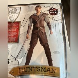 Huntsman (Snow White) Costume 
Men’s Onesize M/L (32-38)